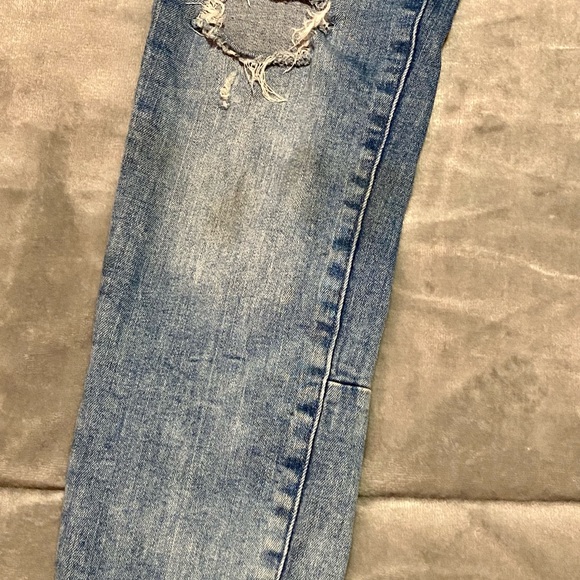 Zara Distressed Cropped Jeans - Picture 5 of 9